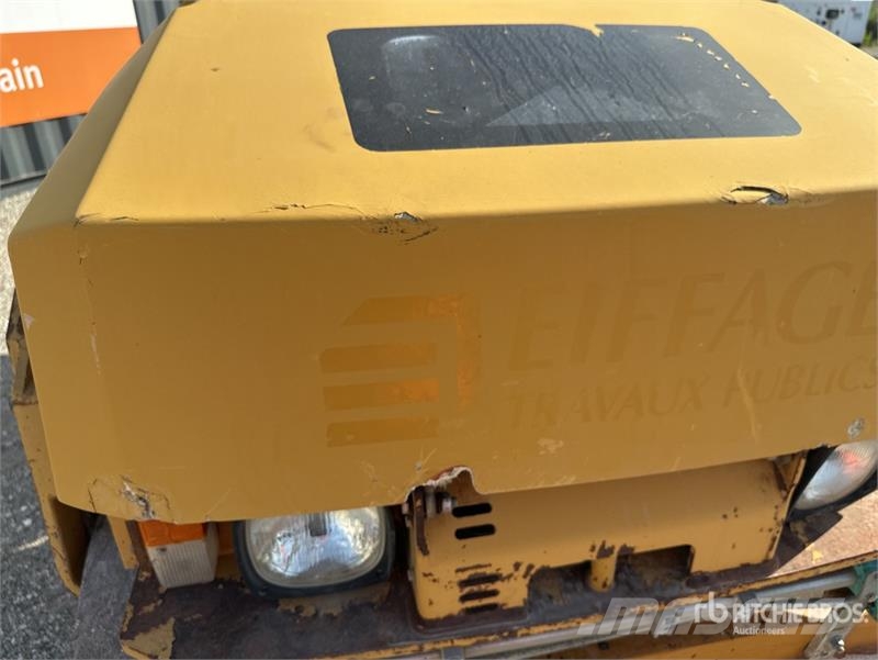 CAT CC24 Compacteur Monocylindre Smooth Drum Compactor Single drum rollers