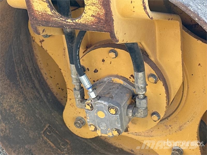CAT CC24 Compacteur Monocylindre Smooth Drum Compactor Single drum rollers