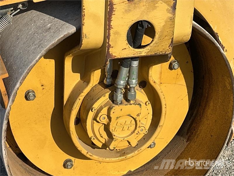 CAT CC24 Compacteur Monocylindre Smooth Drum Compactor Single drum rollers