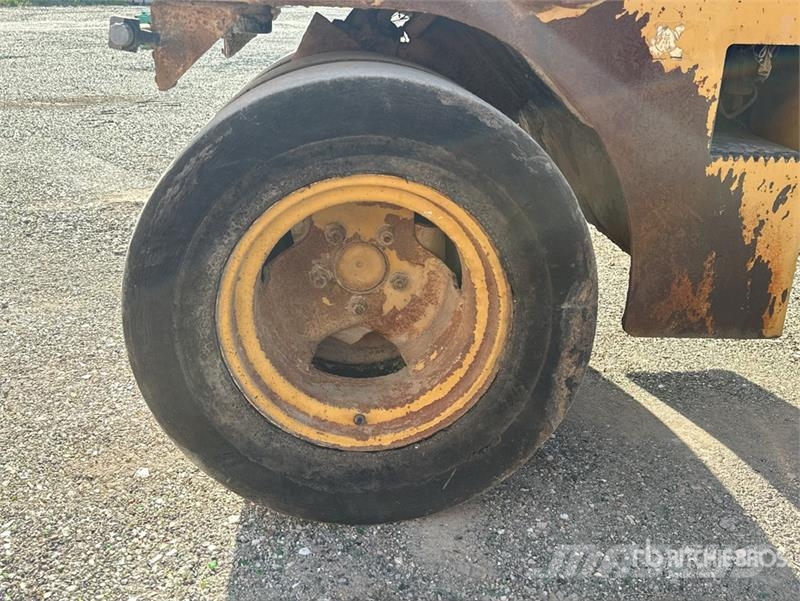 CAT CC24 Compacteur Monocylindre Smooth Drum Compactor Single drum rollers