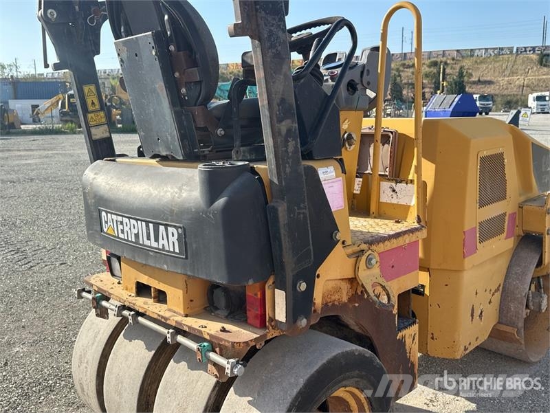 CAT CC24 Compacteur Monocylindre Smooth Drum Compactor Single drum rollers