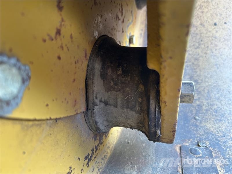 CAT CC24 Compacteur Monocylindre Smooth Drum Compactor Single drum rollers