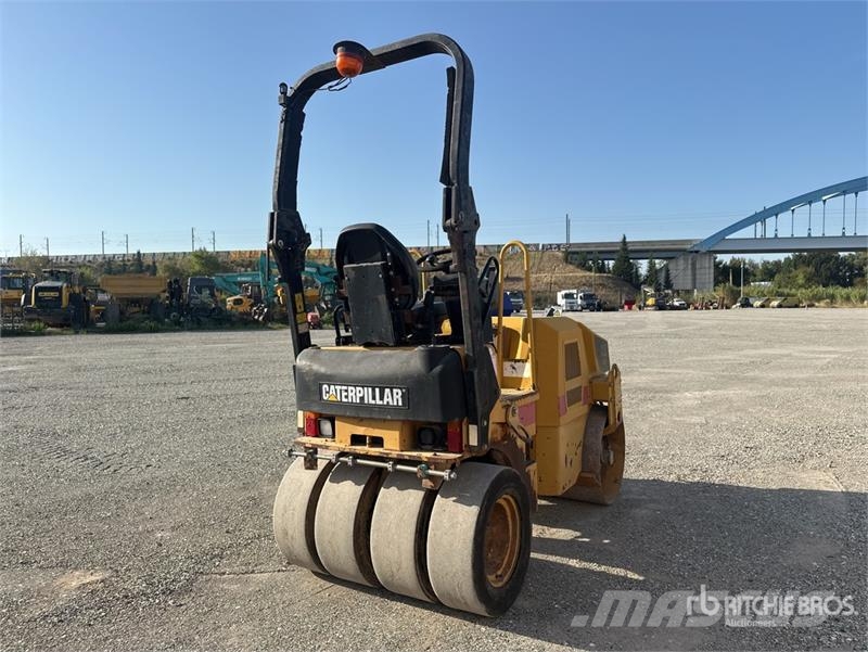CAT CC24 Compacteur Monocylindre Smooth Drum Compactor Single drum rollers