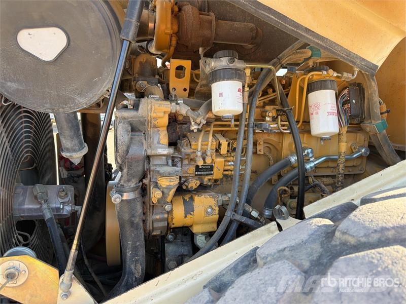 CAT CS-663E Tek tamburlu silindirler