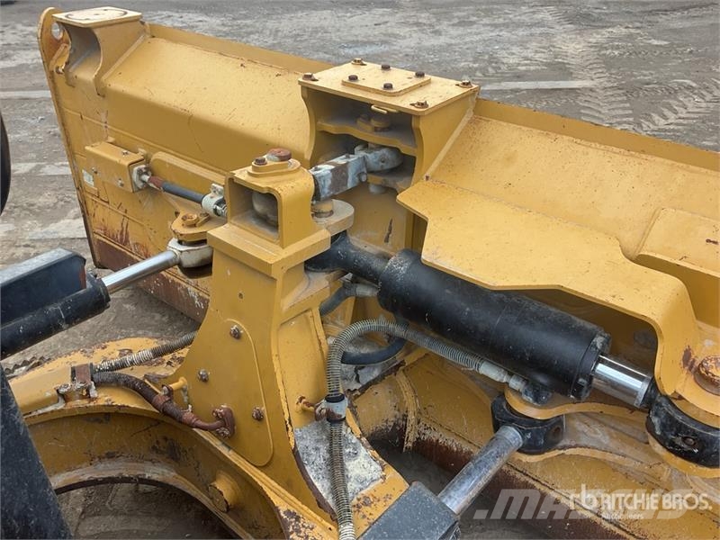 CAT D5 Buldožerji goseničarji