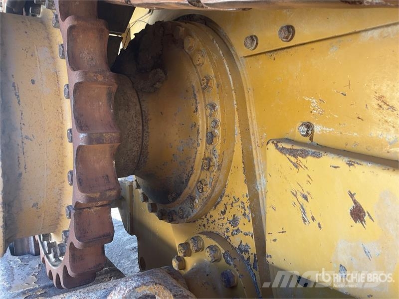 CAT D5 Buldožerji goseničarji