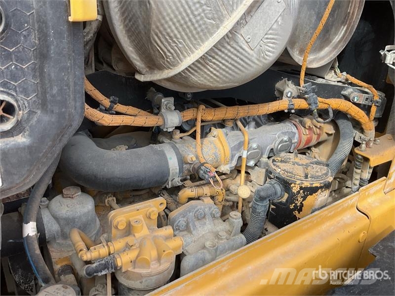 CAT D5 Buldožerji goseničarji