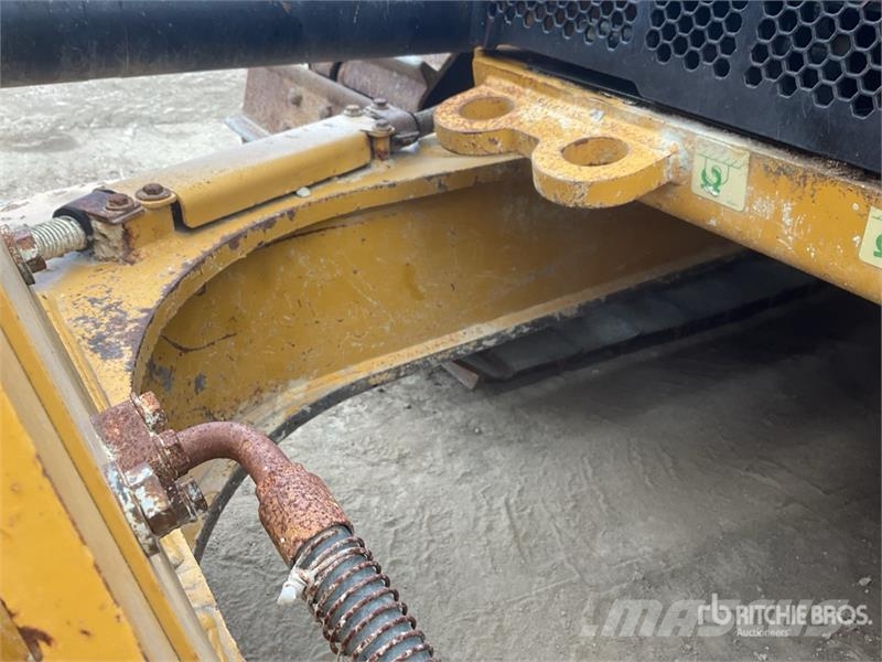 CAT D5 Buldožerji goseničarji