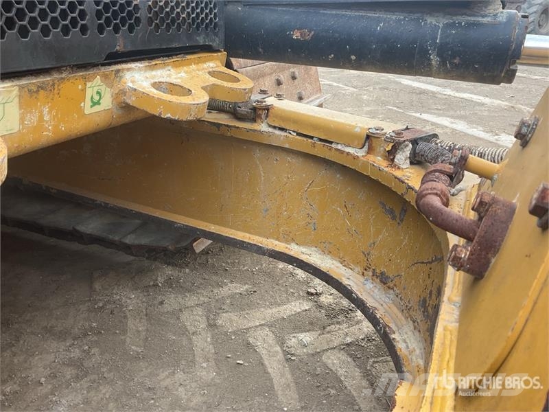CAT D5 Buldožerji goseničarji