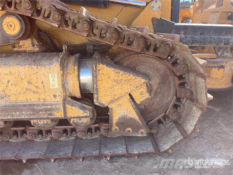 CAT D5 Buldožerji goseničarji