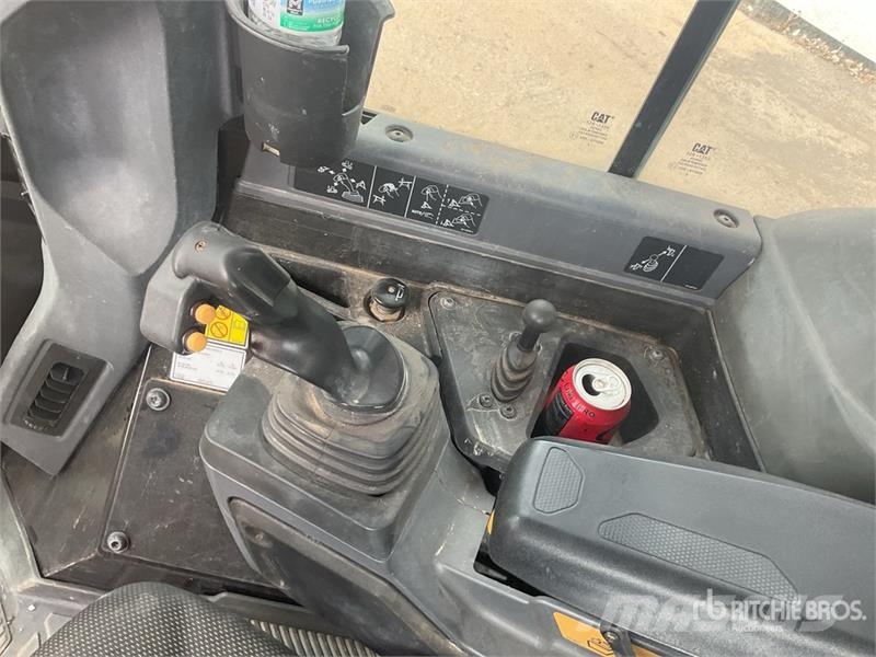 CAT D5 Buldožerji goseničarji
