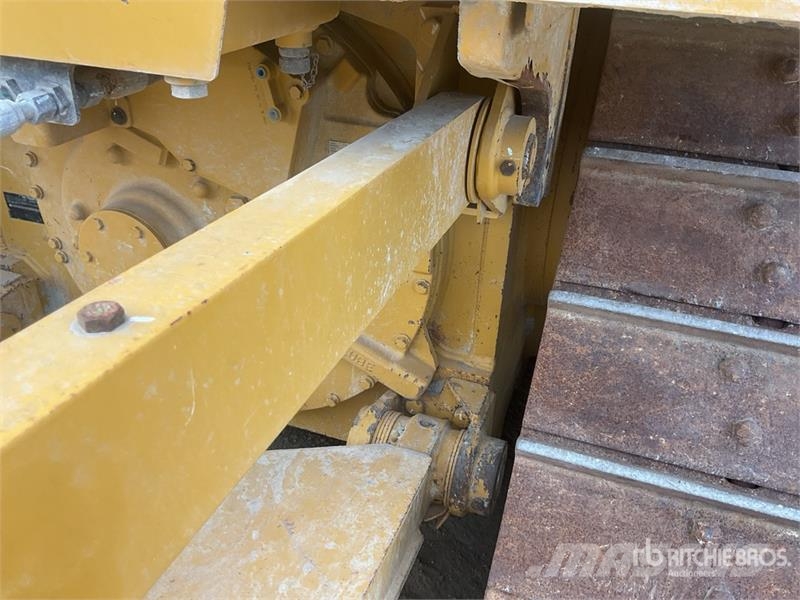 CAT D5 Buldožerji goseničarji
