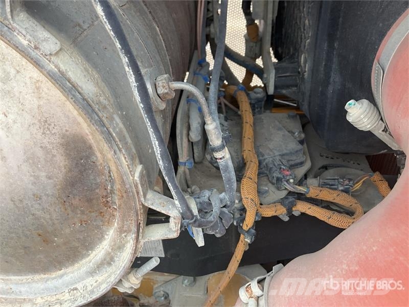 CAT D5 Buldožerji goseničarji