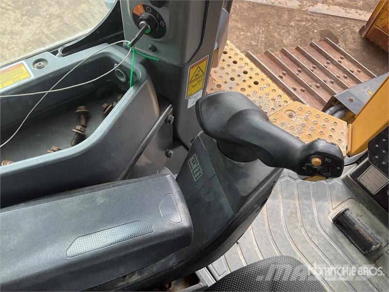 CAT D5 Buldožerji goseničarji