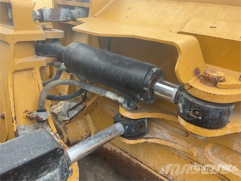 CAT D5 Buldožerji goseničarji