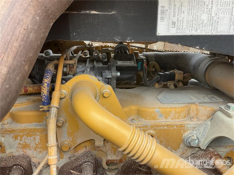CAT D5 Buldožerji goseničarji