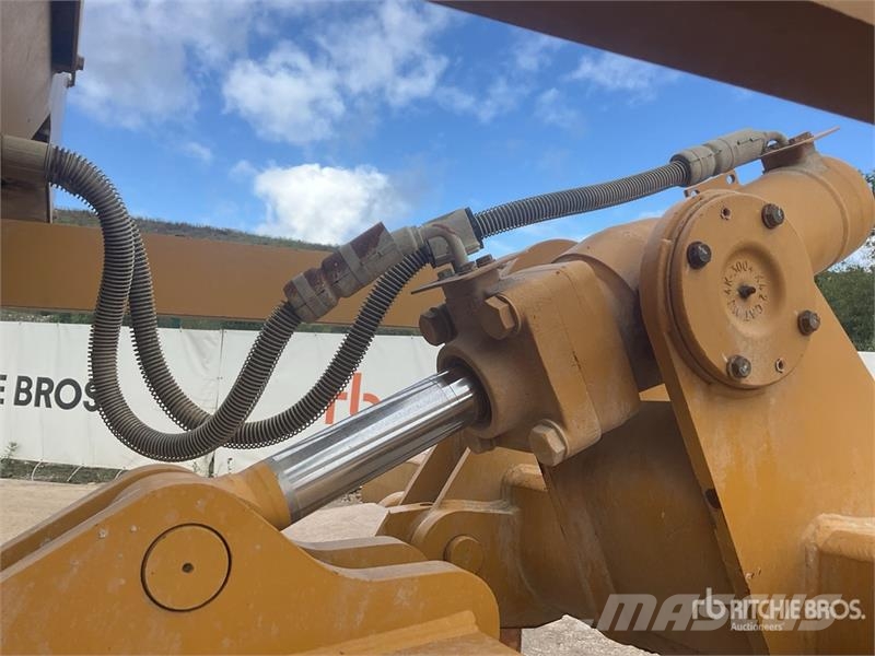 CAT D5 Buldožerji goseničarji