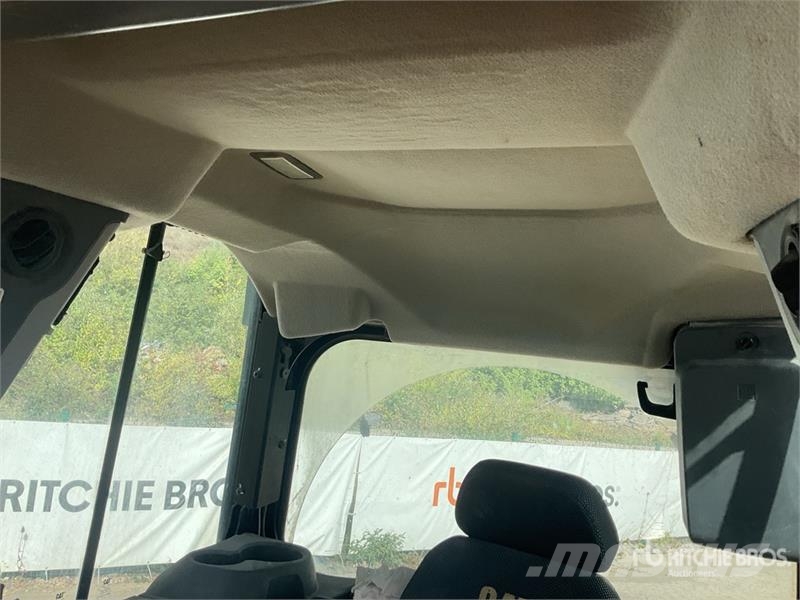 CAT D5 Buldožerji goseničarji