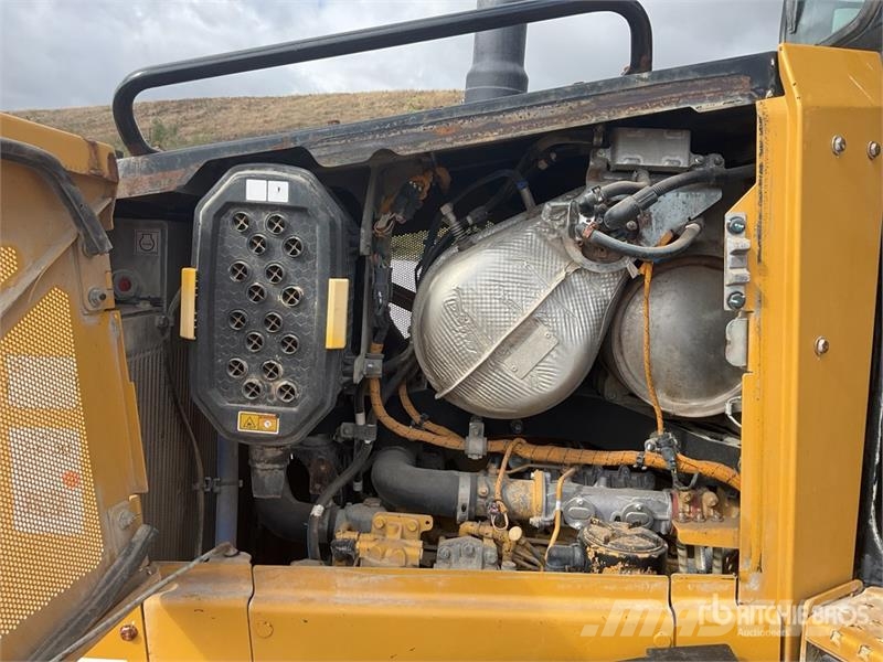 CAT D5 Buldožerji goseničarji