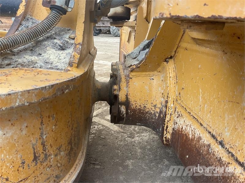 CAT D5 Buldožerji goseničarji