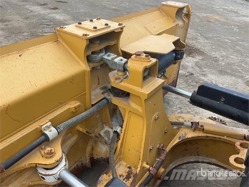 CAT D5 Buldožerji goseničarji