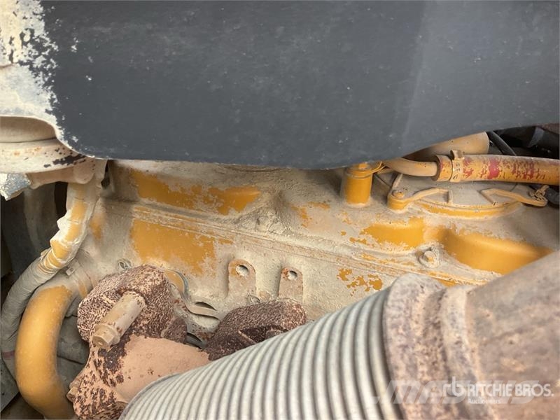 CAT D5 Buldožerji goseničarji