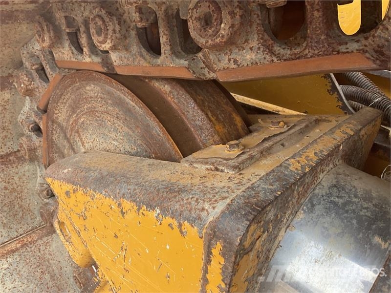 CAT D5 Buldožerji goseničarji