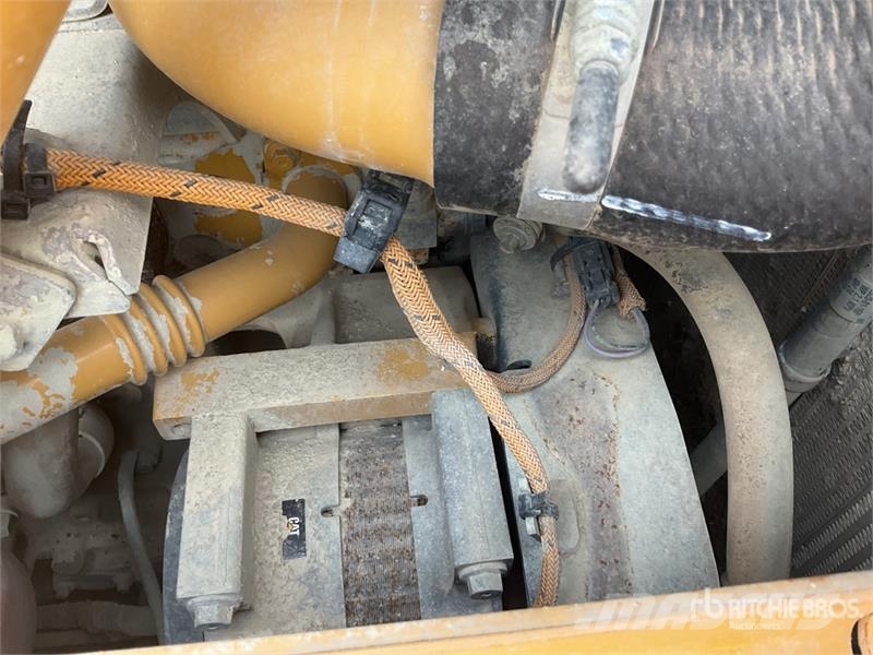 CAT D5 Buldožerji goseničarji