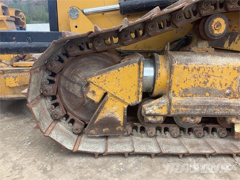 CAT D5 Buldožerji goseničarji