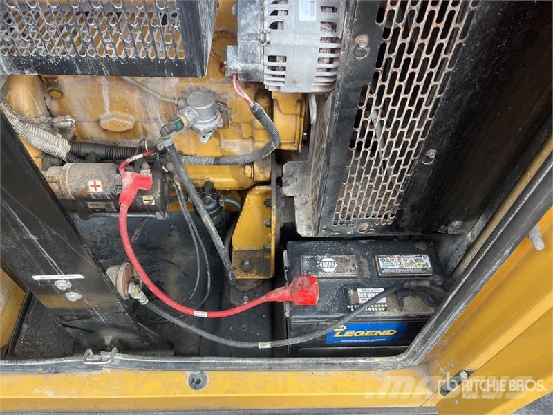 CAT DE33EO 33 kVA Skid-Mounted Generator Set Generadores diesel