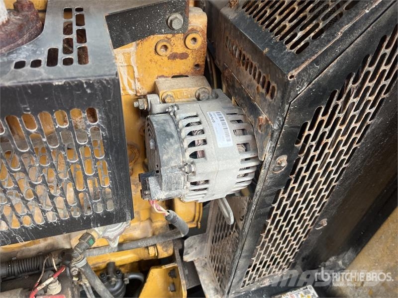 CAT DE33EO 33 kVA Skid-Mounted Generator Set Generadores diesel