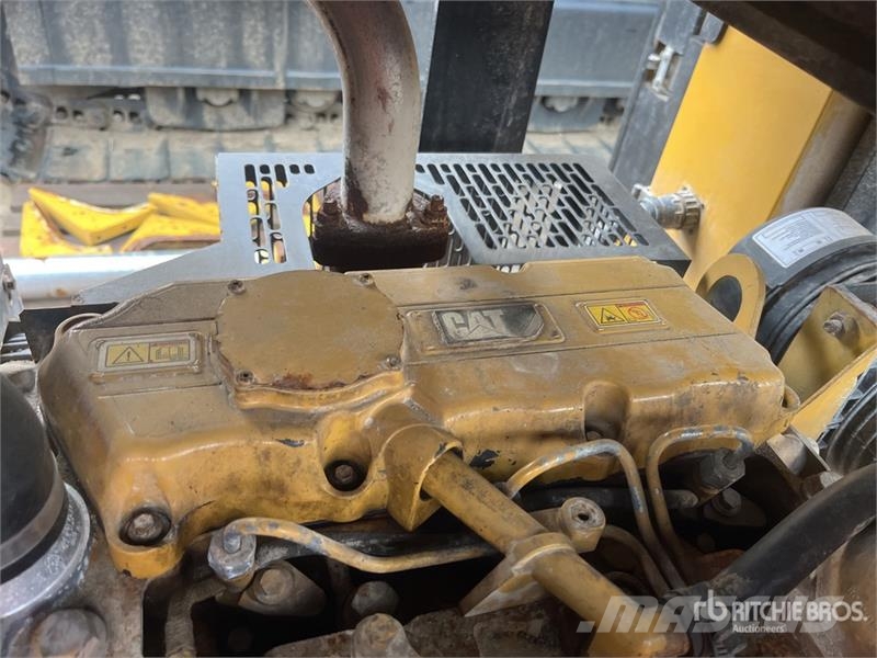 CAT DE33EO 33 kVA Skid-Mounted Generator Set Generadores diesel
