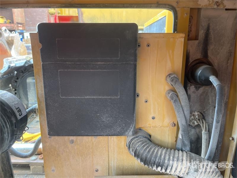 CAT DE33EO 33 kVA Skid-Mounted Generator Set Generadores diesel