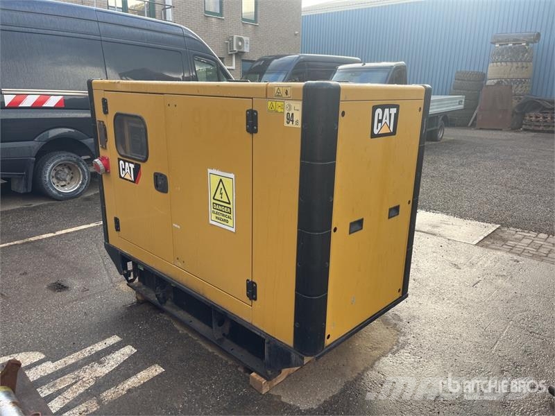 CAT DE33EO 33 kVA Skid-Mounted Generator Set Generadores diesel