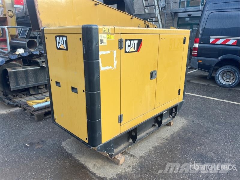 CAT DE33EO 33 kVA Skid-Mounted Generator Set Generadores diesel