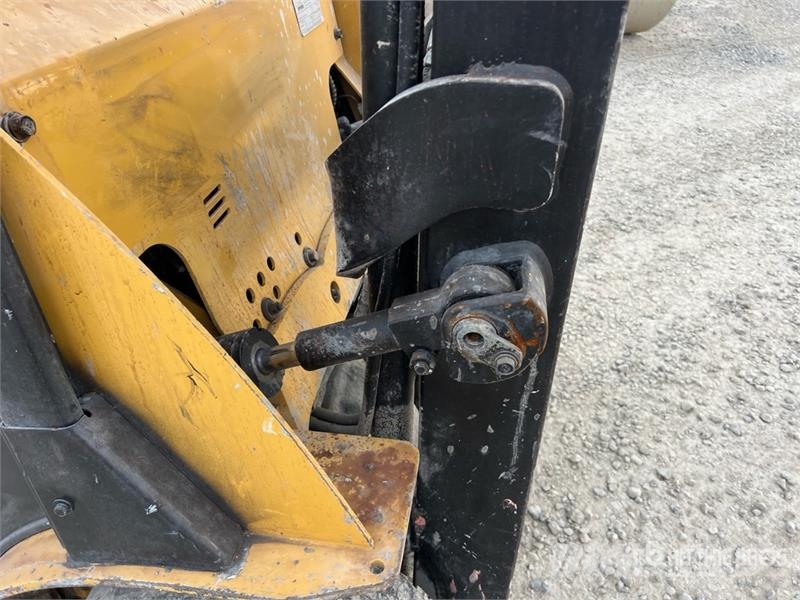 CAT DP20CN 2000 kg Forklift Forklift trucks - others