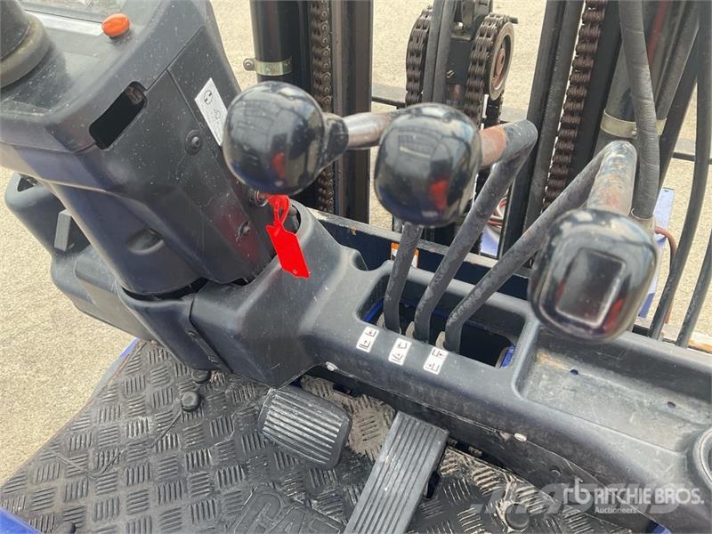 CAT EP25K-PAC 2500 kg Electric Forklift (Inoperable) Elektrostapler