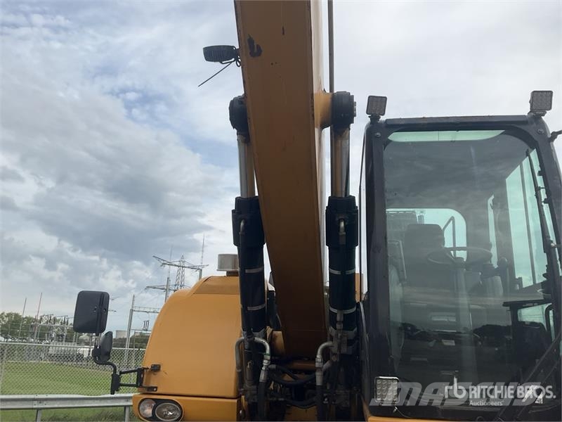 CAT M318 Wheeled excavators