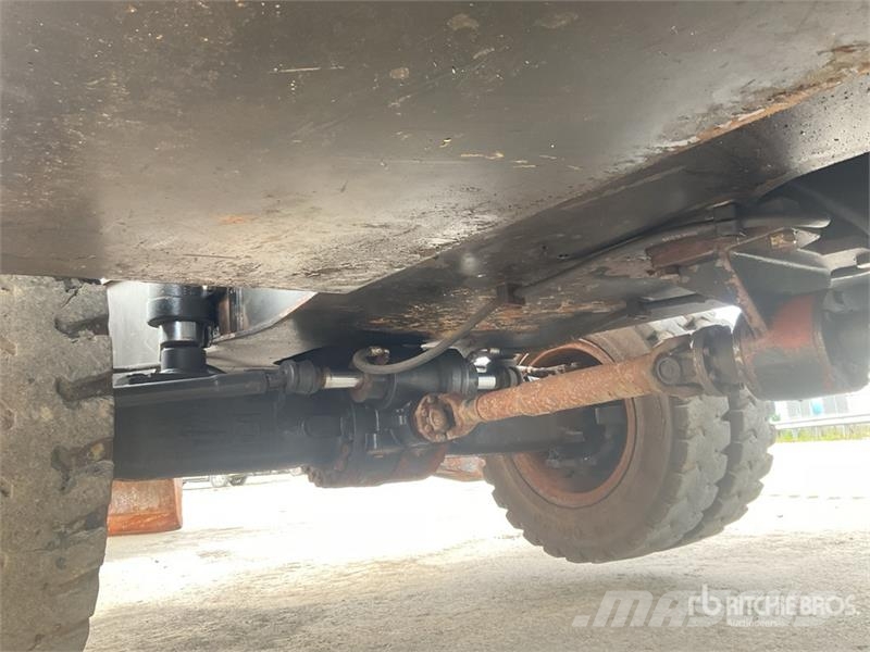 CAT M318 Wheeled excavators