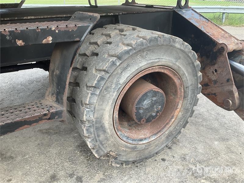 CAT M318 Wheeled excavators