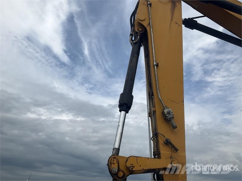 CAT M318 Wheeled excavators