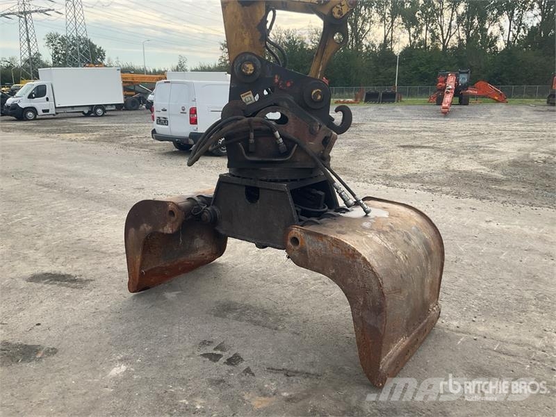 CAT M318 Wheeled excavators