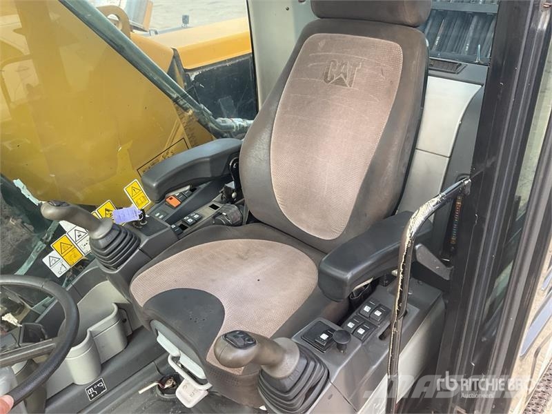 CAT M318 Wheeled excavators