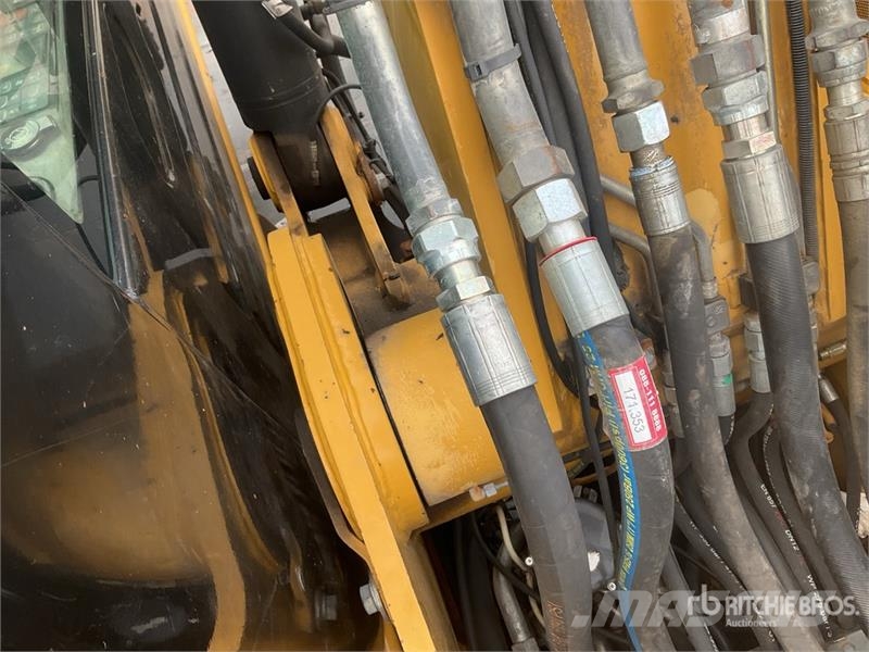 CAT M318 Wheeled excavators