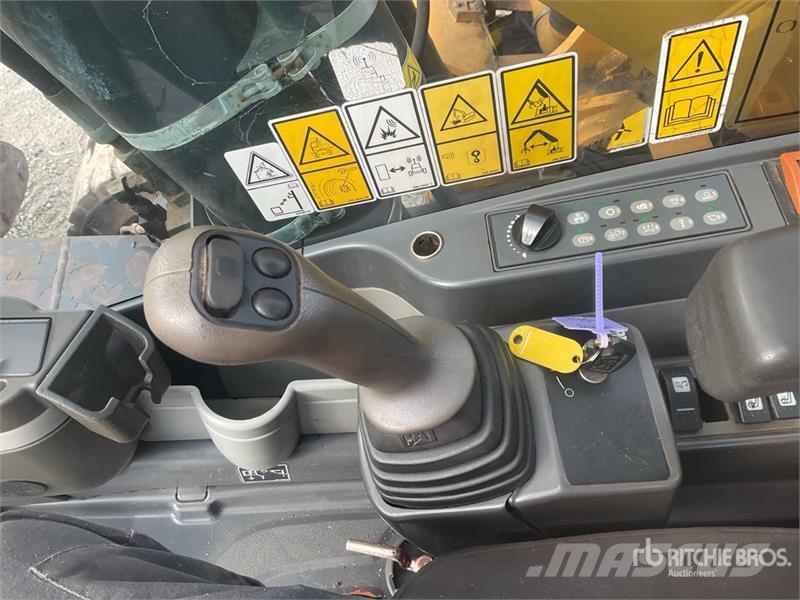 CAT M318 Wheeled excavators