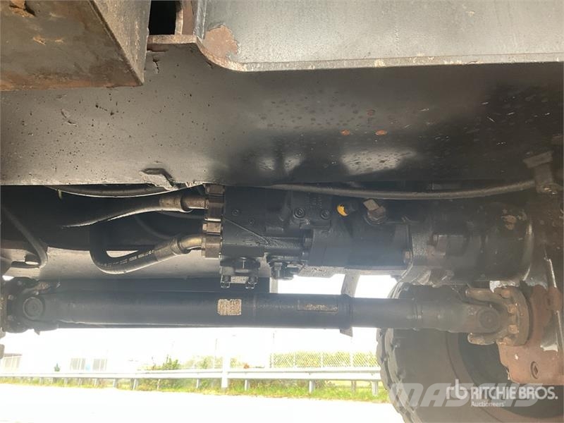 CAT M318 Wheeled excavators