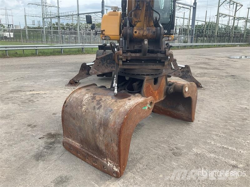 CAT M318 Wheeled excavators
