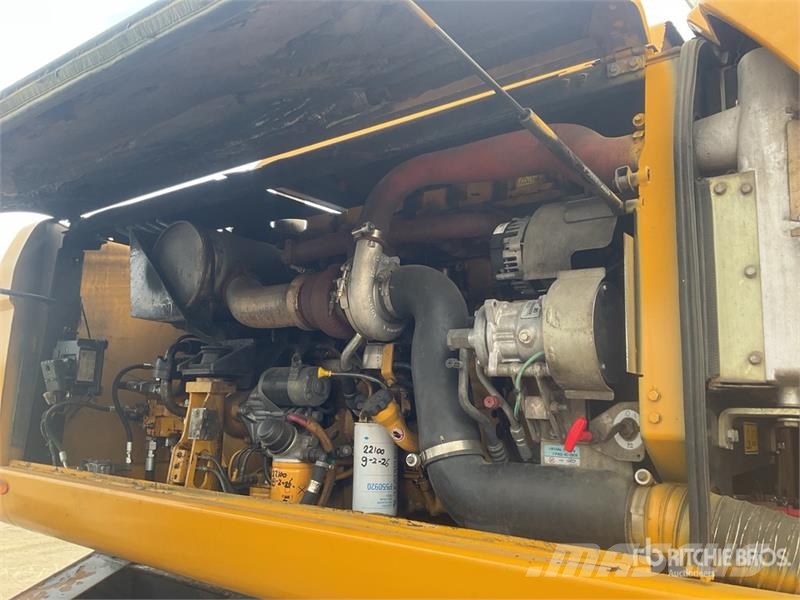 CAT M318 Wheeled excavators
