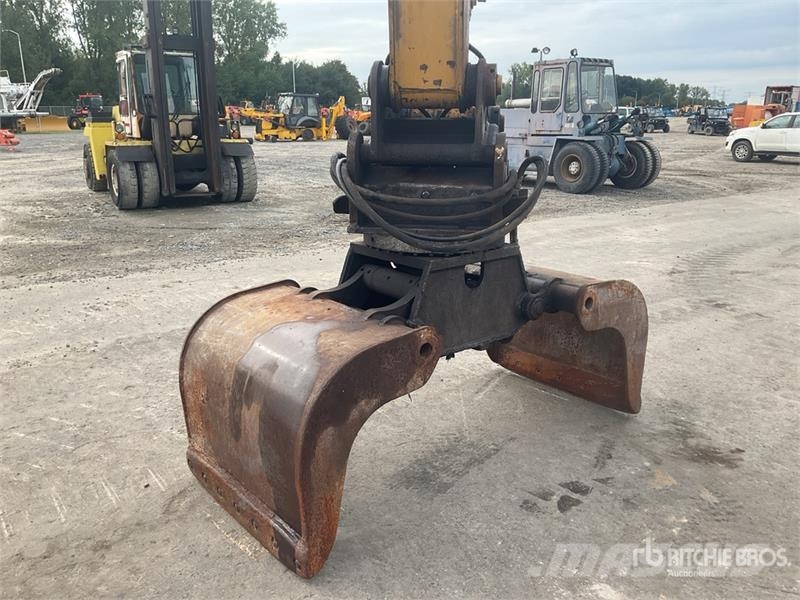 CAT M318 Wheeled excavators