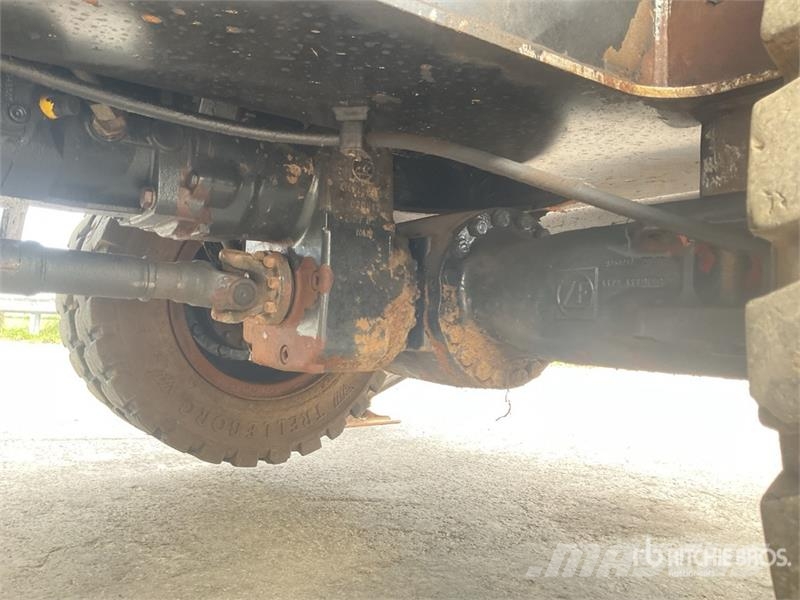 CAT M318 Wheeled excavators